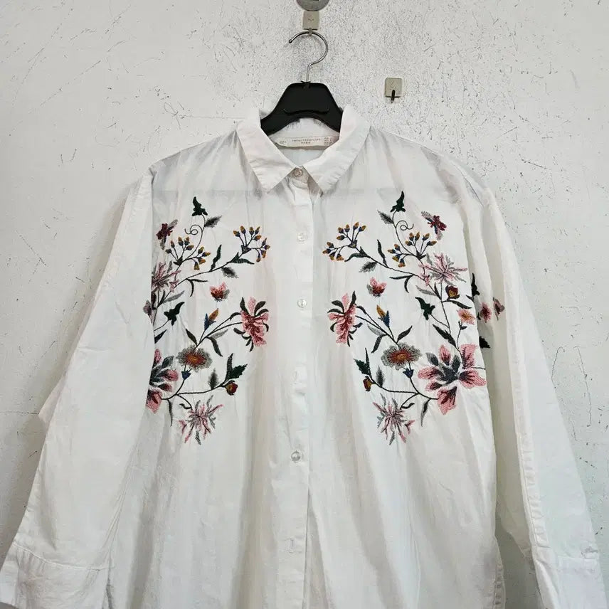 [BUNJANG] Zara White Floral Embroidered Shirt / 자라 화이트 플라워 자수 셔츠