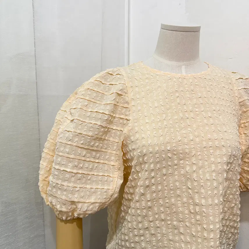 [BUNJANG] Puff Sleeve Cropped Wrinkle Blouse / 퍼프 크롭 링클 블라우스 반팔블라우스 로맨틱 페미닌 4482