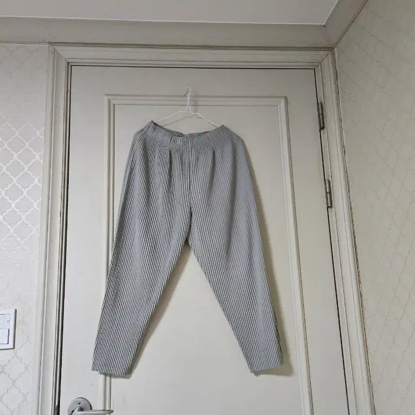 [BUNJANG] Pleated Grey Trousers / 플리츠 스타일 회색 바지