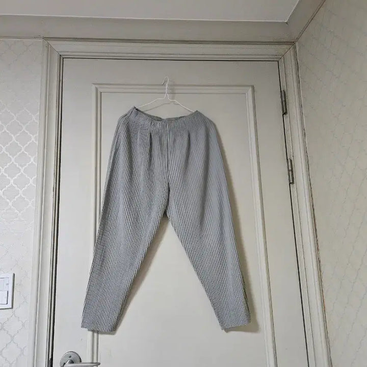 [BUNJANG] Pleated Grey Trousers / 플리츠 스타일 회색 바지