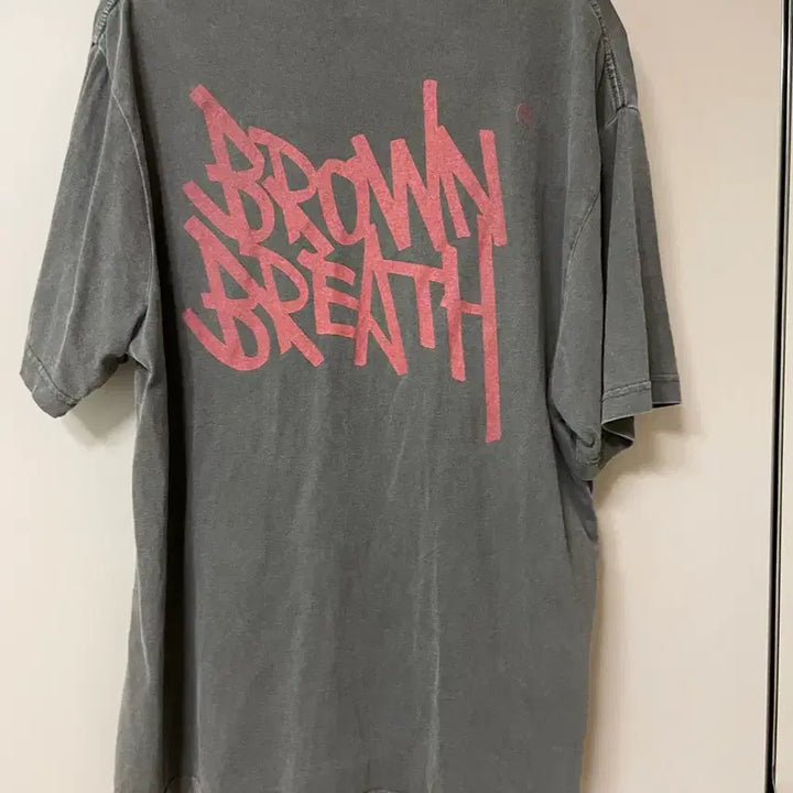 [BUNJANG] Brownbreath Graphic T-Shirt / 브라운브레스 반팔티 그레이