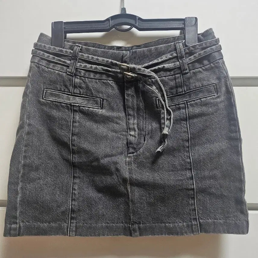 [BUNJANG] Guess Black Denim Mini Skirt / 게스 흑청미니스커트