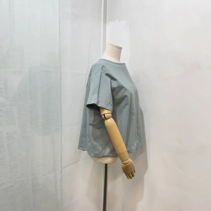 [BUNJANG] Tone-Down Blue Oversized Short-Sleeve Blouse - Crinkled Nylon / 톤다운 블루 오버핏 반팔블라우스 바스락 나일론 4495