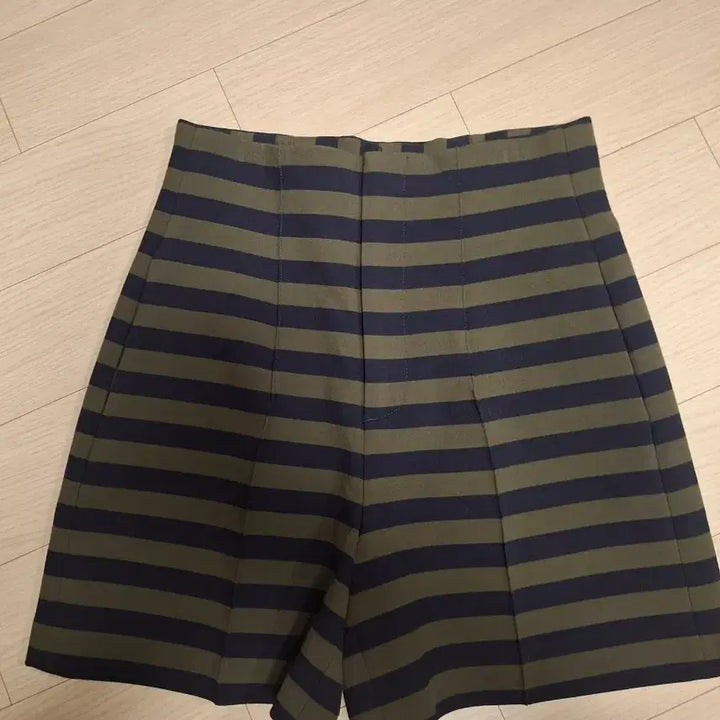[BUNJANG] Zara Striped Shorts (Khaki/Navy) - Size S / 자라 줄무늬 반바지S (카키/네이비)