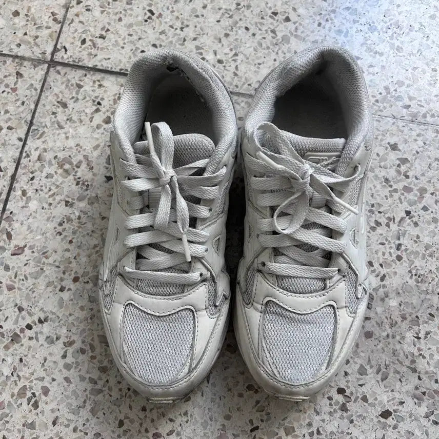 [BUNJANG] Fila 240mm Sneakers / 휠라 240사이즈 운동화