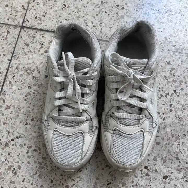 [BUNJANG] Fila 240mm Sneakers / 휠라 240사이즈 운동화