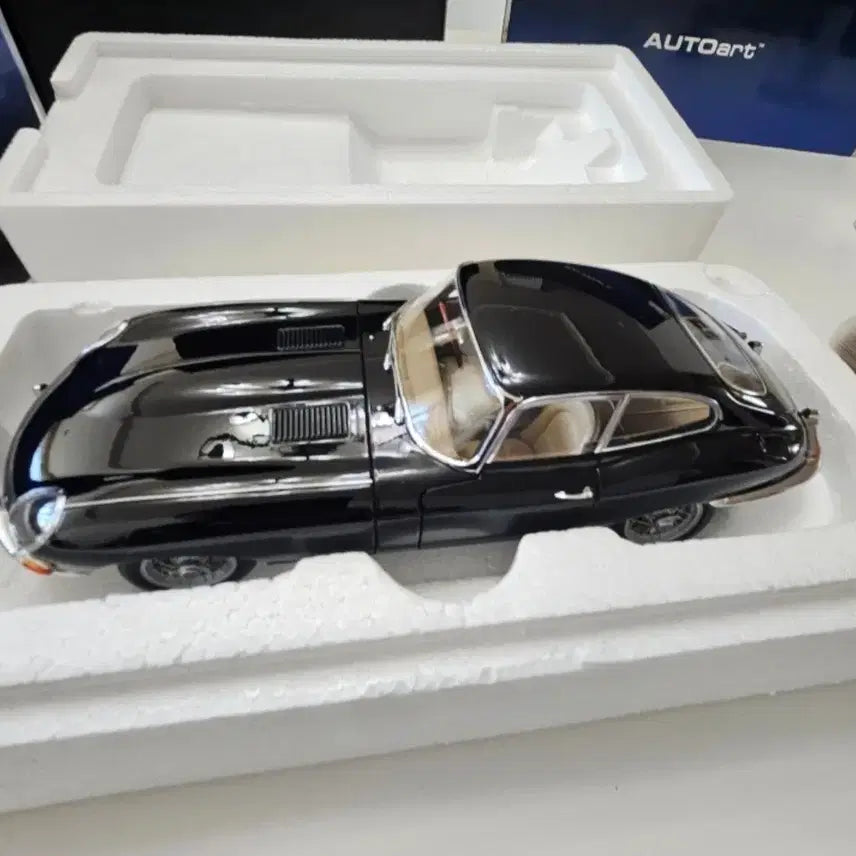 [BUNJANG] AutoArt 1/18 Jaguar E-Type Coupe / 1/18 오토아트 재규어 E type coupe