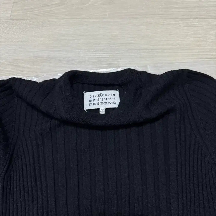 [BUNJANG] Maison Margiela Black Knit Top / [s] 메종마르지엘라 니트 상의 블랙