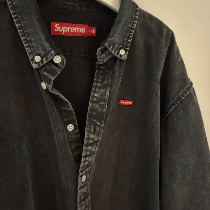 [BUNJANG] Supreme Small Box Washed Black Denim Shirt L (24 S/S) / 슈프림 스몰 박스 워싱 블랙 데님 셔츠 L (24 S/S)