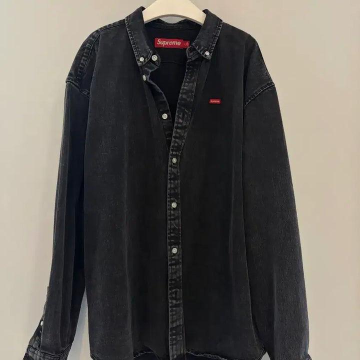 [BUNJANG] Supreme Small Box Washed Black Denim Shirt L (24 S/S) / 슈프림 스몰 박스 워싱 블랙 데님 셔츠 L (24 S/S)