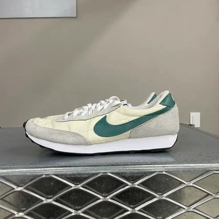 [BUNJANG] Nike Daybreak Coconut Green Shoes / 나이키 데이브레이크 코코넛 그린 275