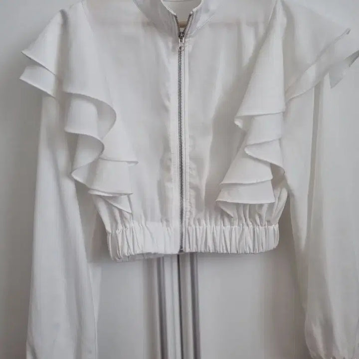 [BUNJANG] DKNY White Frill Crop Jacket / DK 뉴욕 화이트 프릴 크롭 자켓