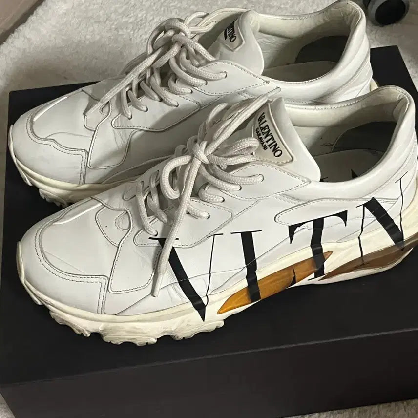 [BUNJANG] Valentino Bounce Sneakers Size 41 / 발렌티노 바운스 스니커즈 41사이즈