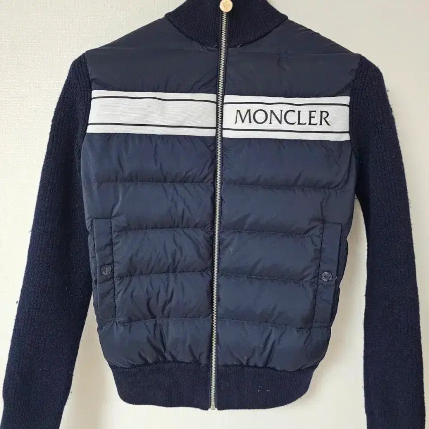 [SOLD OUT] 몽클레어 23SS 로고 니트 패딩(M/90~95/여성55반)