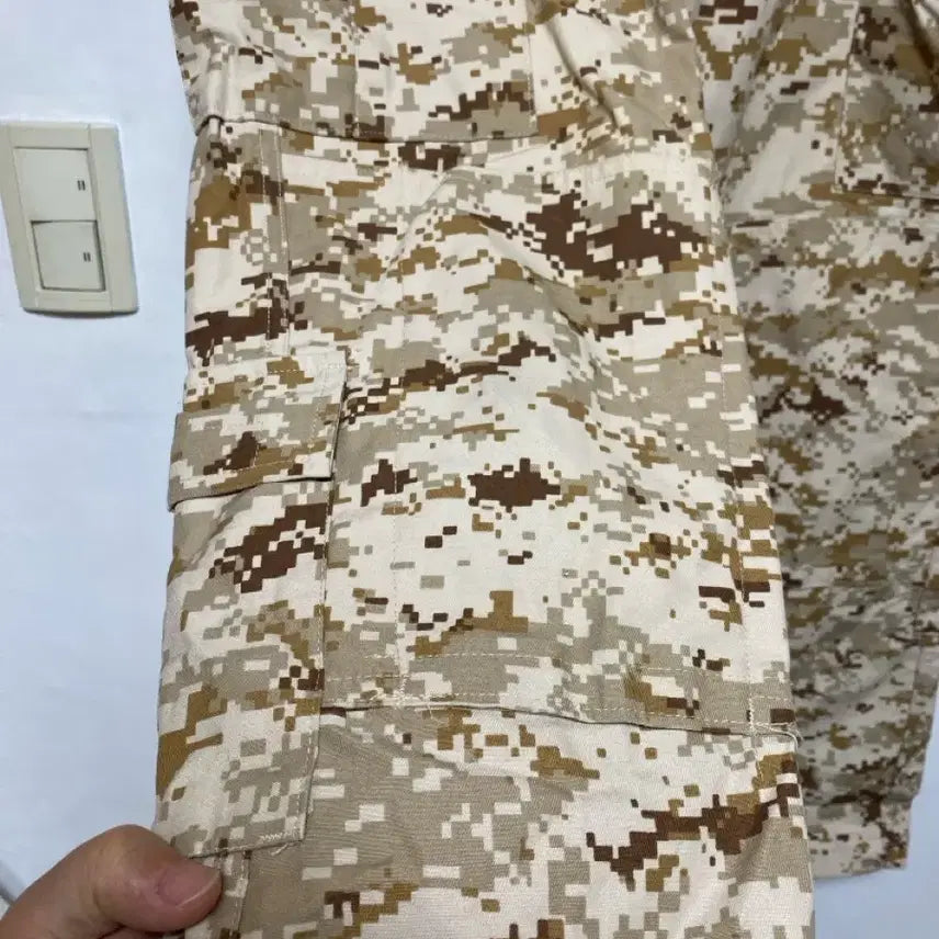 [BUNJANG] MIL Desert Digital Camo Tactical Cargo Pants SMALL / [MIL] 데저트 디지털 카모 패턴의 전술 카고 팬츠 SMALL