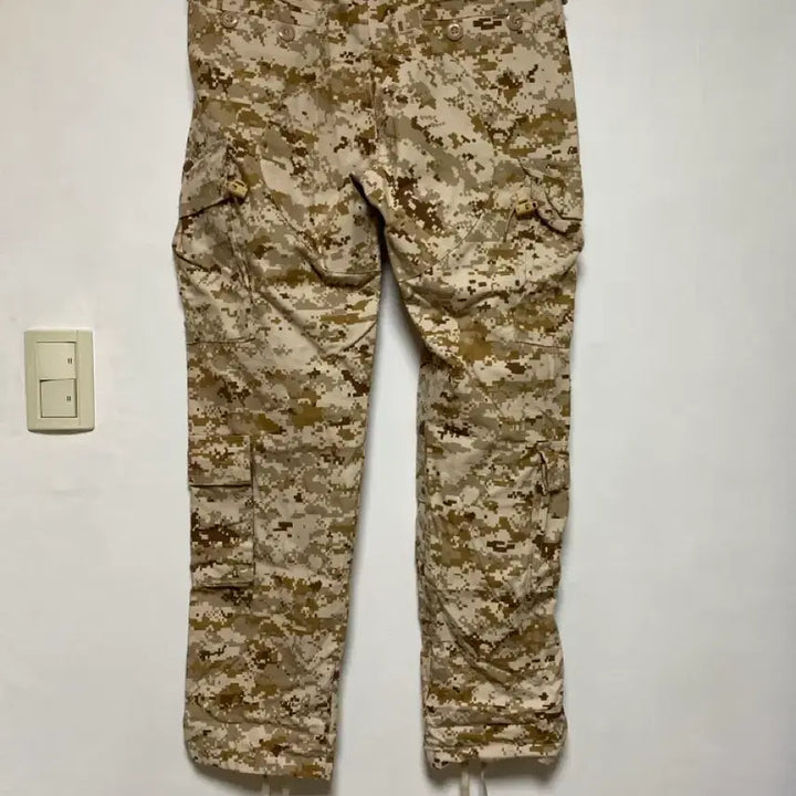 [BUNJANG] MIL Desert Digital Camo Tactical Cargo Pants SMALL / [MIL] 데저트 디지털 카모 패턴의 전술 카고 팬츠 SMALL