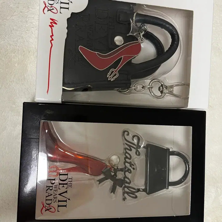 [BUNJANG] The Devil Wears Prada Keychain Set (2 Types) / 악마는 프라다를 입는다 키링 2종 세트 메가박스 롯데시네마