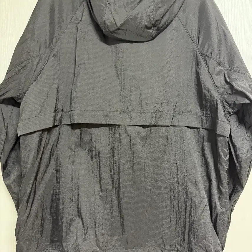 [BUNJANG] Champion Lightweight Nylon Windbreaker Jacket / 챔피온 라이트웨이트 나일론 윈드브레이커 팝니다 (M, 불랙)