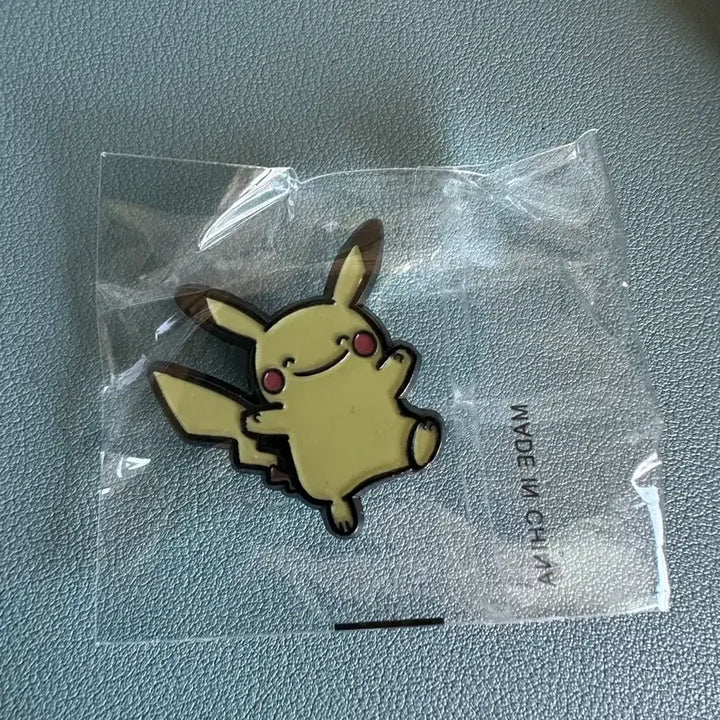 [BUNJANG] Colorgram Pikachu Metal Charm Badge / 컬러그램 메탈 참 뱃지 피카츄 올리브영