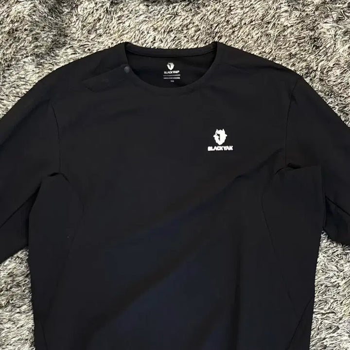 [BUNJANG] Blackyak Arnold Windproof Round T-Shirt (Size 100) / 블랙야크 공용 아놀드 방풍 라운드티 (100)