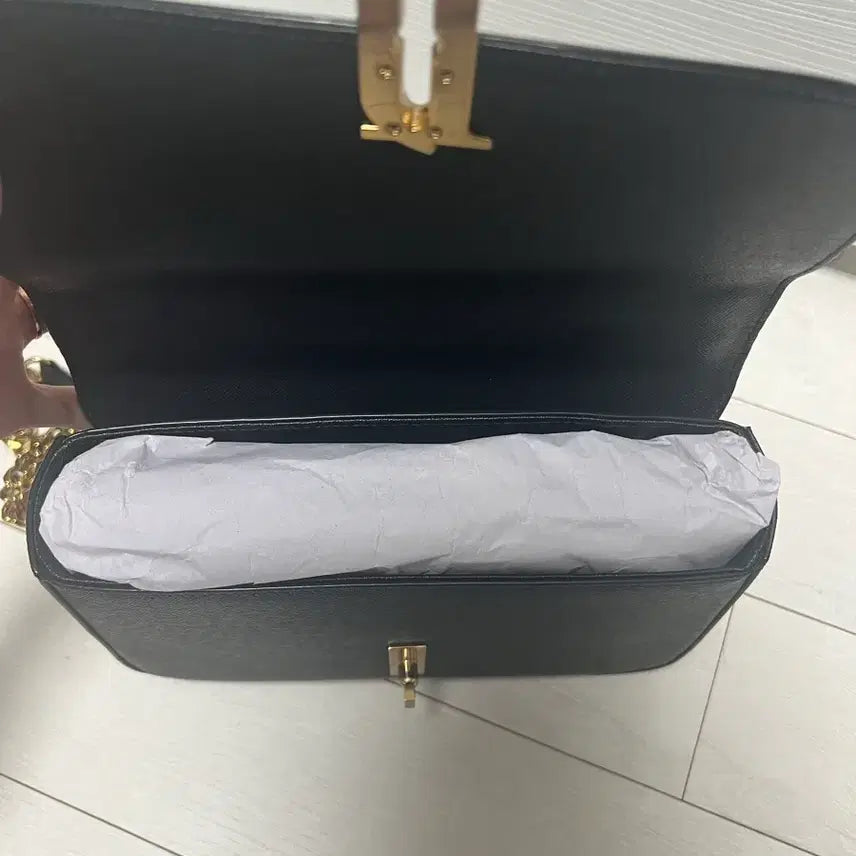 [BUNJANG] J.ESTINA Della Bag Black Gold Chain Shoulder Bag / 제이에스티나 델라백 블랙 금장 체인백 A급