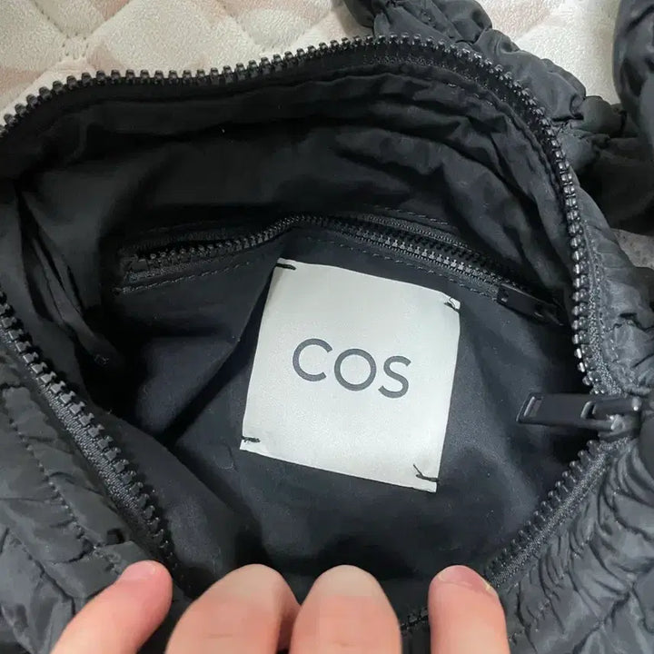 [BUNJANG] COS Quilted Mini Bag / Messenger Bag - Black / COS 코스 퀼티드 미니백 / 메신저백 블랙