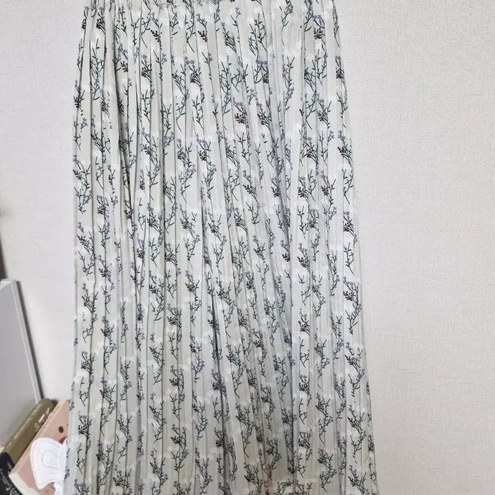 [BUNJANG] Flower Pattern Pleated Pants / 플라워 패턴 플리츠 팬츠