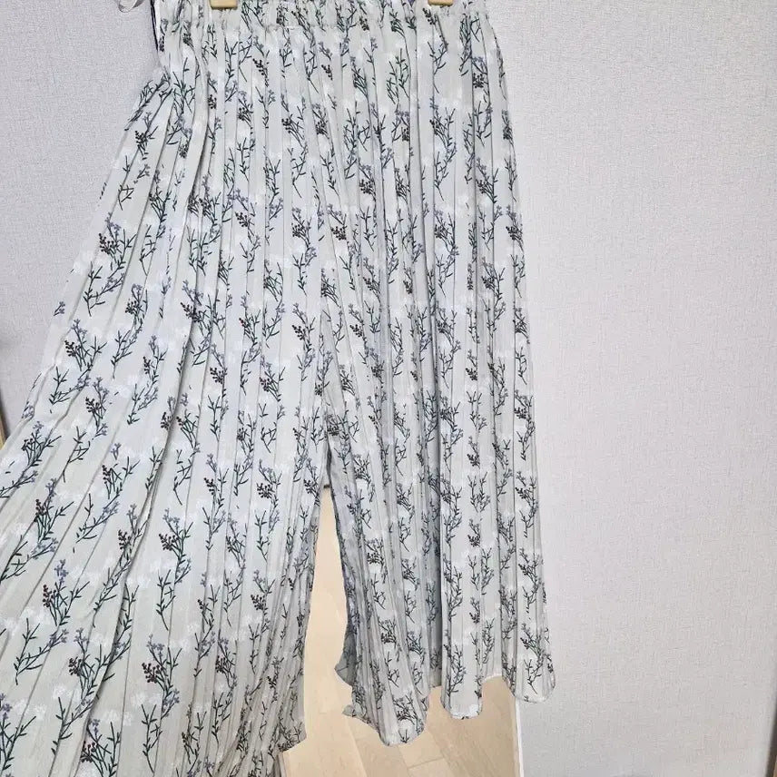 [BUNJANG] Flower Pattern Pleated Pants / 플라워 패턴 플리츠 팬츠