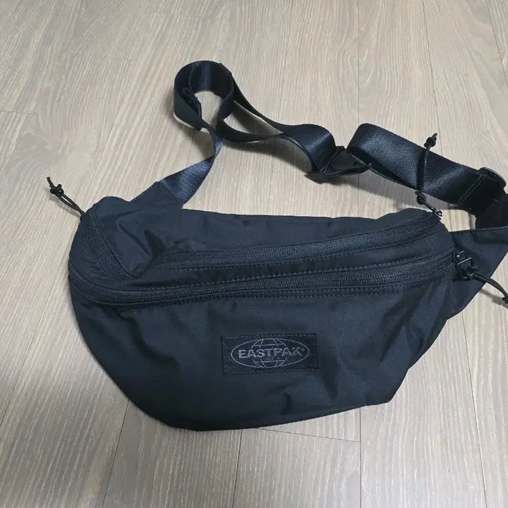 [BUNJANG] Eastpak Black Waist Bag Sling Bag / 이스트팩 블랙 웨이스트백 슬링백