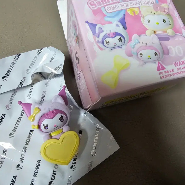 [BUNJANG] Sanrio Kuromi "Peek-a-Boo Cat" Figure / 산리오 야옹이 까꿍 피규어 쿠로미
