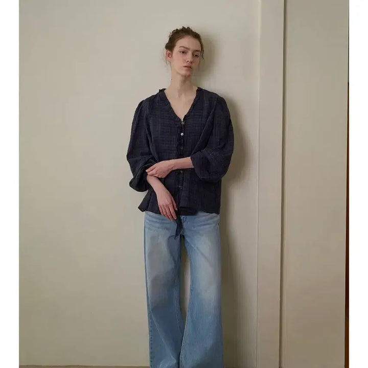 [BUNJANG] Without Summer Check Navy Blouse / 위드아웃썸머 블라우스