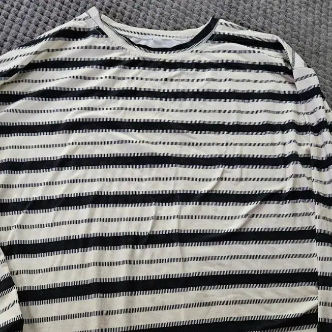 [BUNJANG] Striped Long Sleeve T-Shirt / 스트라이프 긴팔 티셔츠