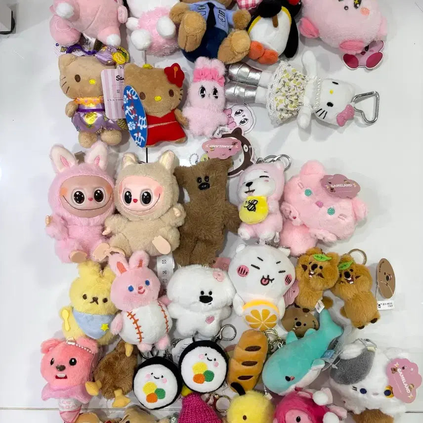 [BUNJANG] Assorted Character Keychains / 인형키링들 (태닝키티, 핑구, 삐삐 등)