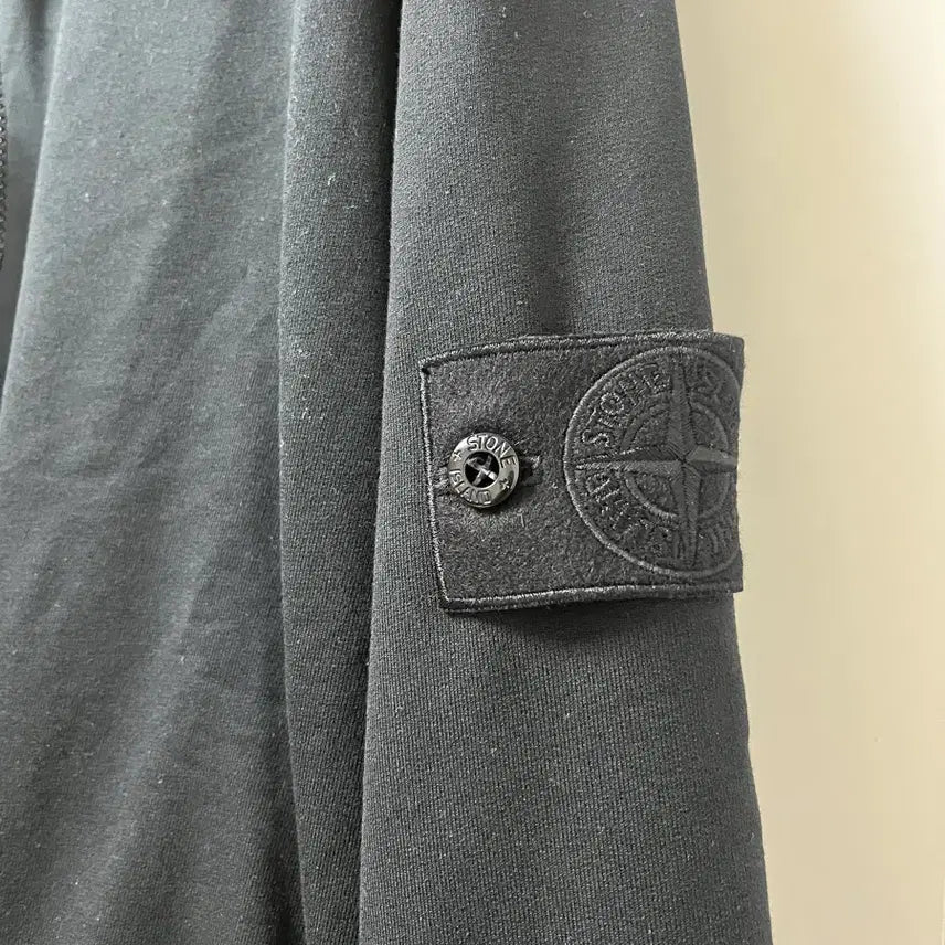 [BUNJANG] Stone Island Black Zip-Up Jacket / 스톤아일랜드 블랙 집업 자켓
