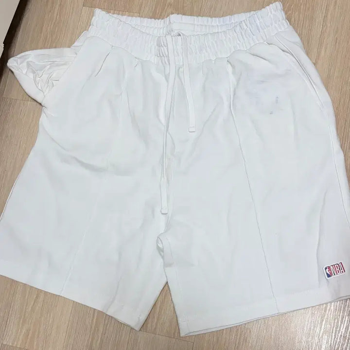 [BUNJANG] NBA Pintuck Shorts White / nba 핀턱 반바지 화이트