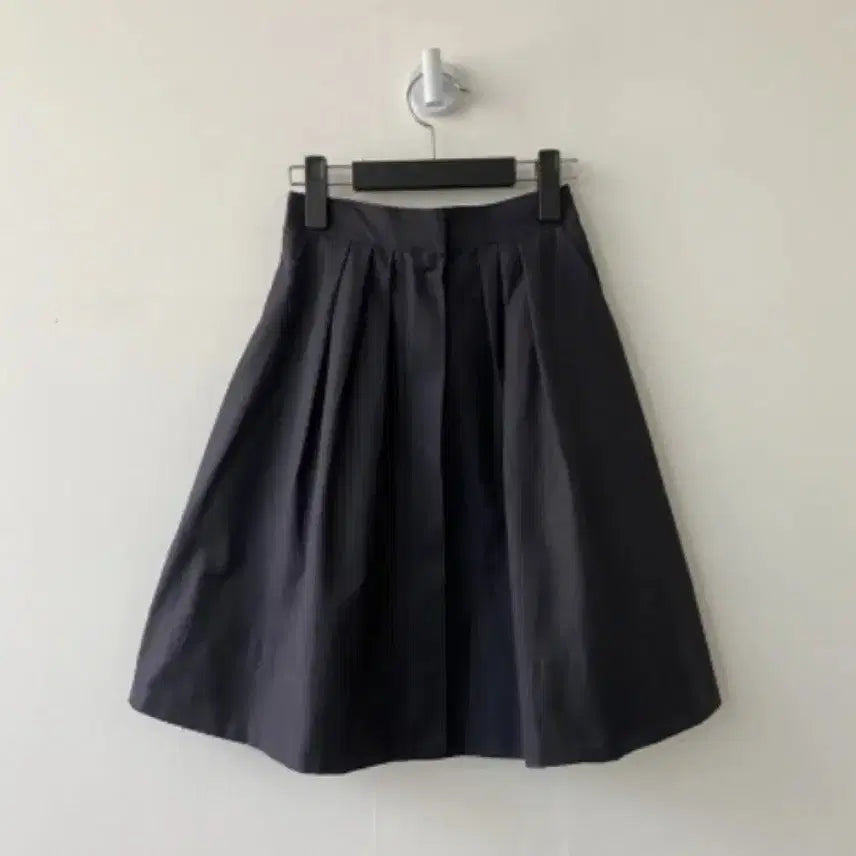 [BUNJANG] Yuri-e Midi Skirt Navy / 유리에 루체른 미디 스커트 네이비