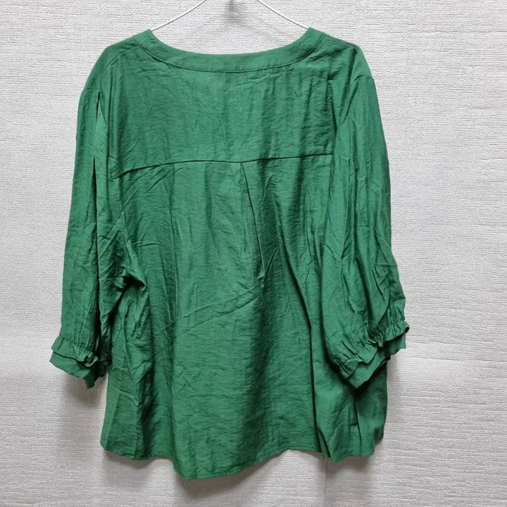 [BUNJANG] Green Blouse with Pearl Button Detail / 사064 블라우스