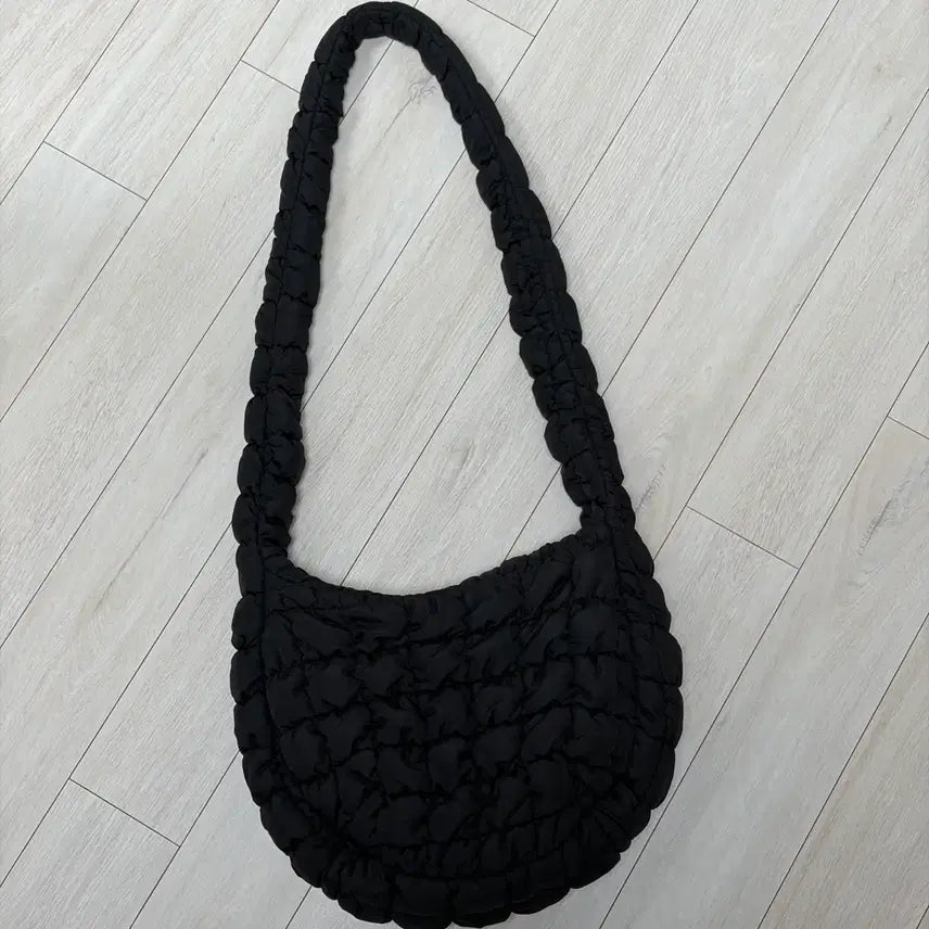 [BUNJANG] COS Quilted Messenger Bag Black / 코스 퀼티드 메신저백 블랙