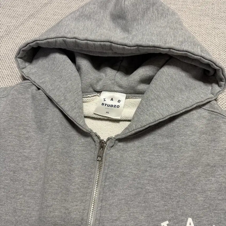 [BUNJANG] IAB Studio Logo Hoodie Zip-up Grey / 아이앱 스튜디오 로고 후드집업