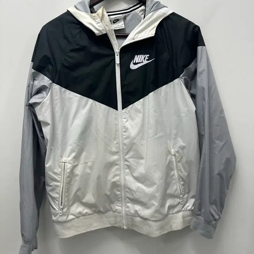[BUNJANG] Nike Windrunner Jacket (Size 105) / [만원 아라비아빈티지]나이키 윈드러너 바람막이 105 (오염)