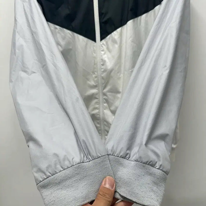 [BUNJANG] Nike Windrunner Jacket (Size 105) / [만원 아라비아빈티지]나이키 윈드러너 바람막이 105 (오염)