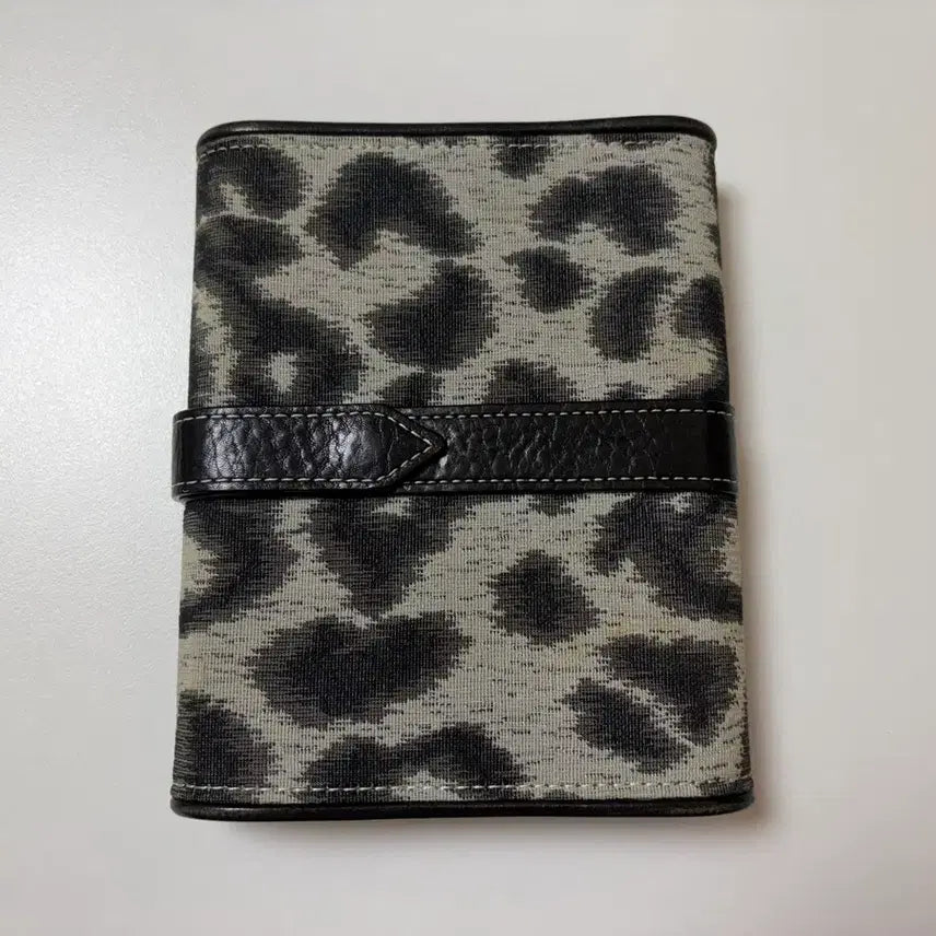 [SOLD OUT] 비비안웨스트우드 레오파드 육공 다이어리