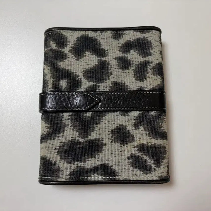 [SOLD OUT] 비비안웨스트우드 레오파드 육공 다이어리