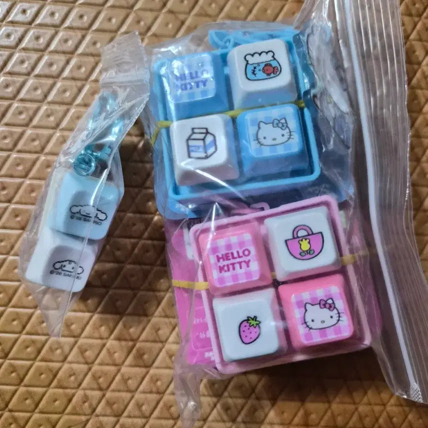 [BUNJANG] Sanrio Characters Cube LED Keyring Bundle (3 pcs) / 헬로키티 큐브.시나모롤 led 키캡키링 미사용 3개일괄