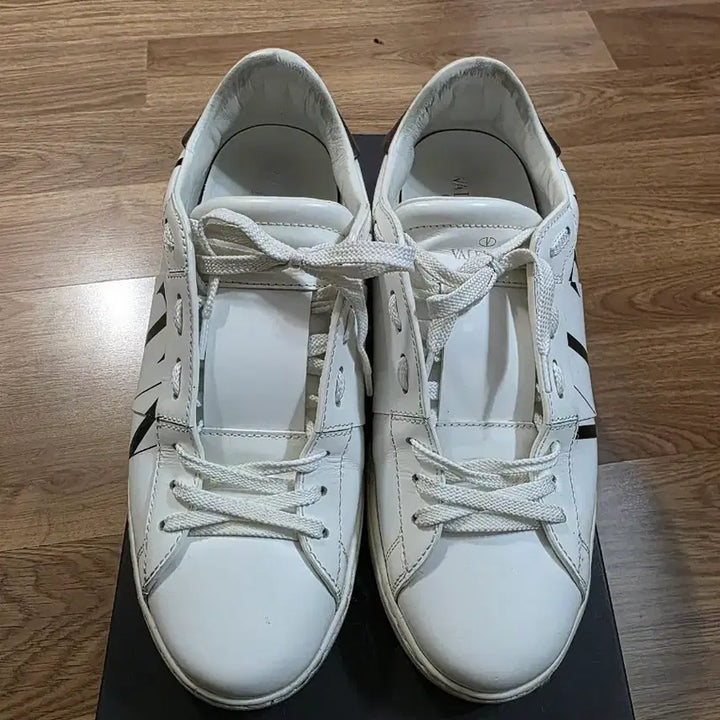 [BUNJANG] Valentino White VLTN Logo Sneakers / 발렌티노 화이트 스니커즈