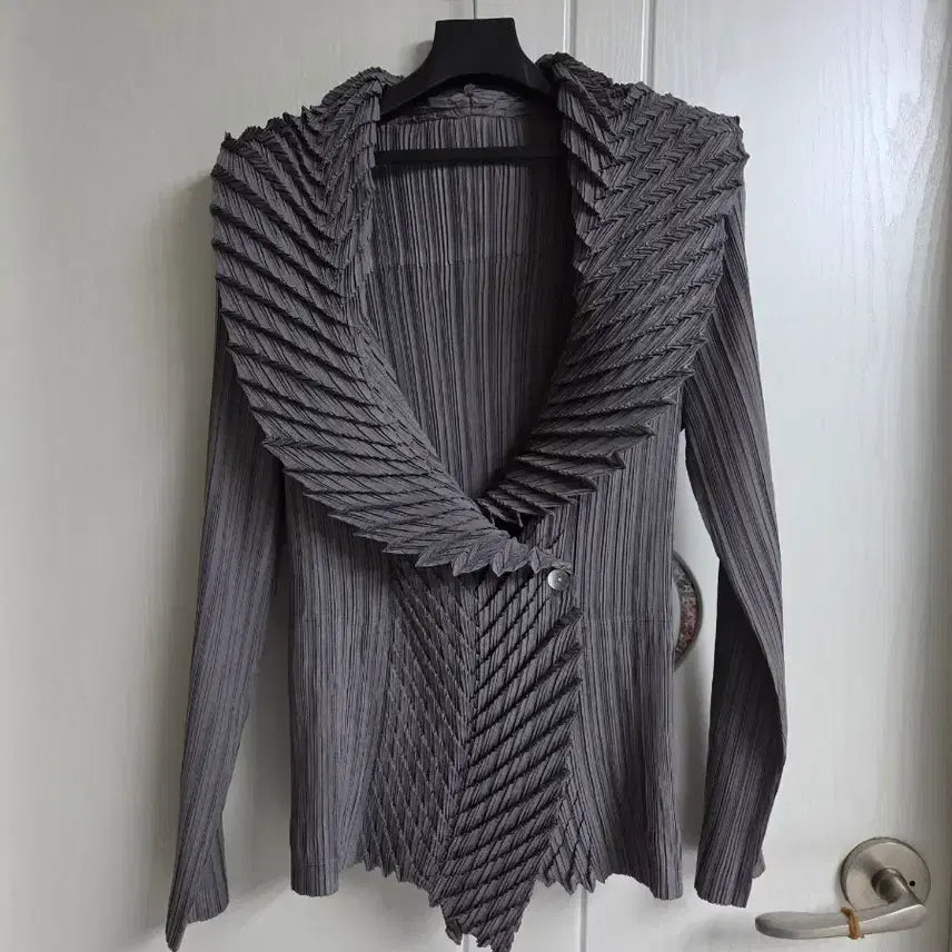 [BUNJANG] Elegant Pleated Cardigan Jacket - Grey / 멋스런 고급 플리츠 카디건 자켓 그레이