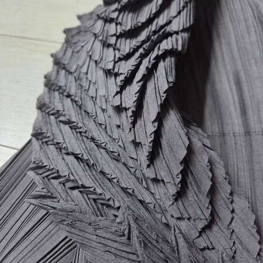 [BUNJANG] Elegant Pleated Cardigan Jacket - Grey / 멋스런 고급 플리츠 카디건 자켓 그레이