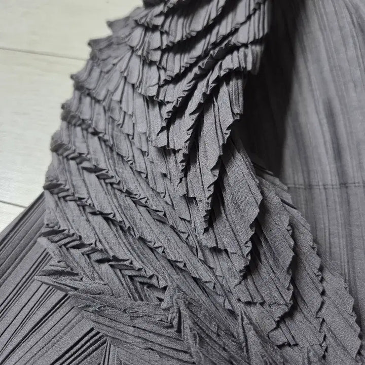 [BUNJANG] Elegant Pleated Cardigan Jacket - Grey / 멋스런 고급 플리츠 카디건 자켓 그레이