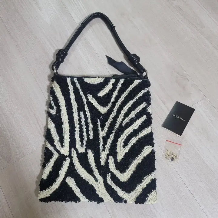 [BUNJANG] Maliparmie Zebra Sequin Shoulder Bag / 말리팔미 지브라 스팽글 숄더백