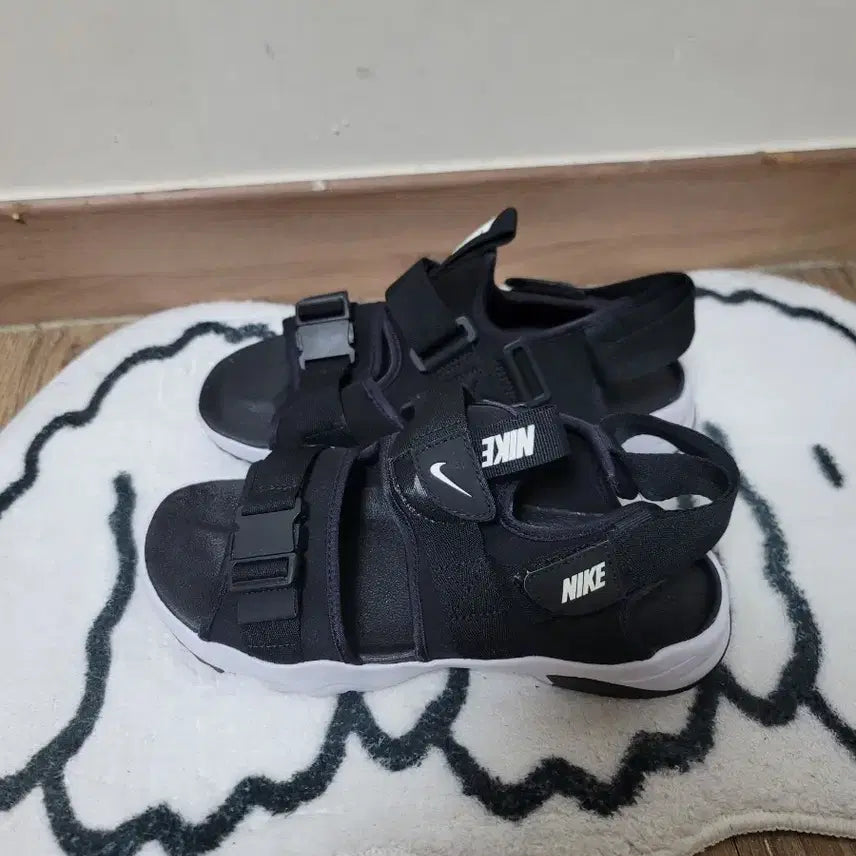 [BUNJANG] Nike Sandals Size 260 / 나이키샌들 260